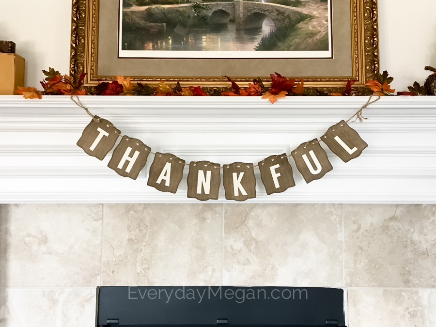 Free printable thankful banner. Easy to make decoration for your home or family gathering. Just print, cut and hang! 
