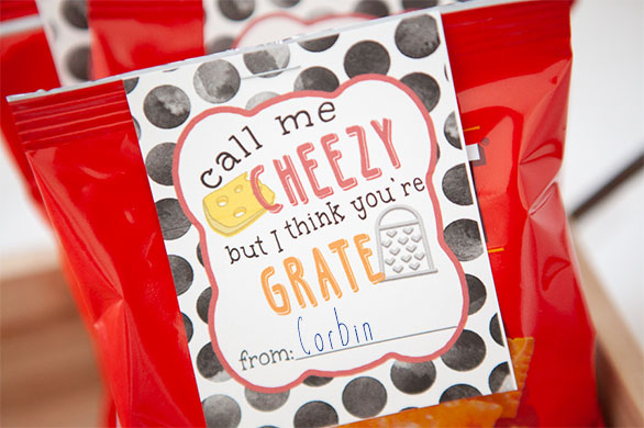 Cheezy Valentine Free Printable attached to the front of a 1 oz snack size cheez-it bag