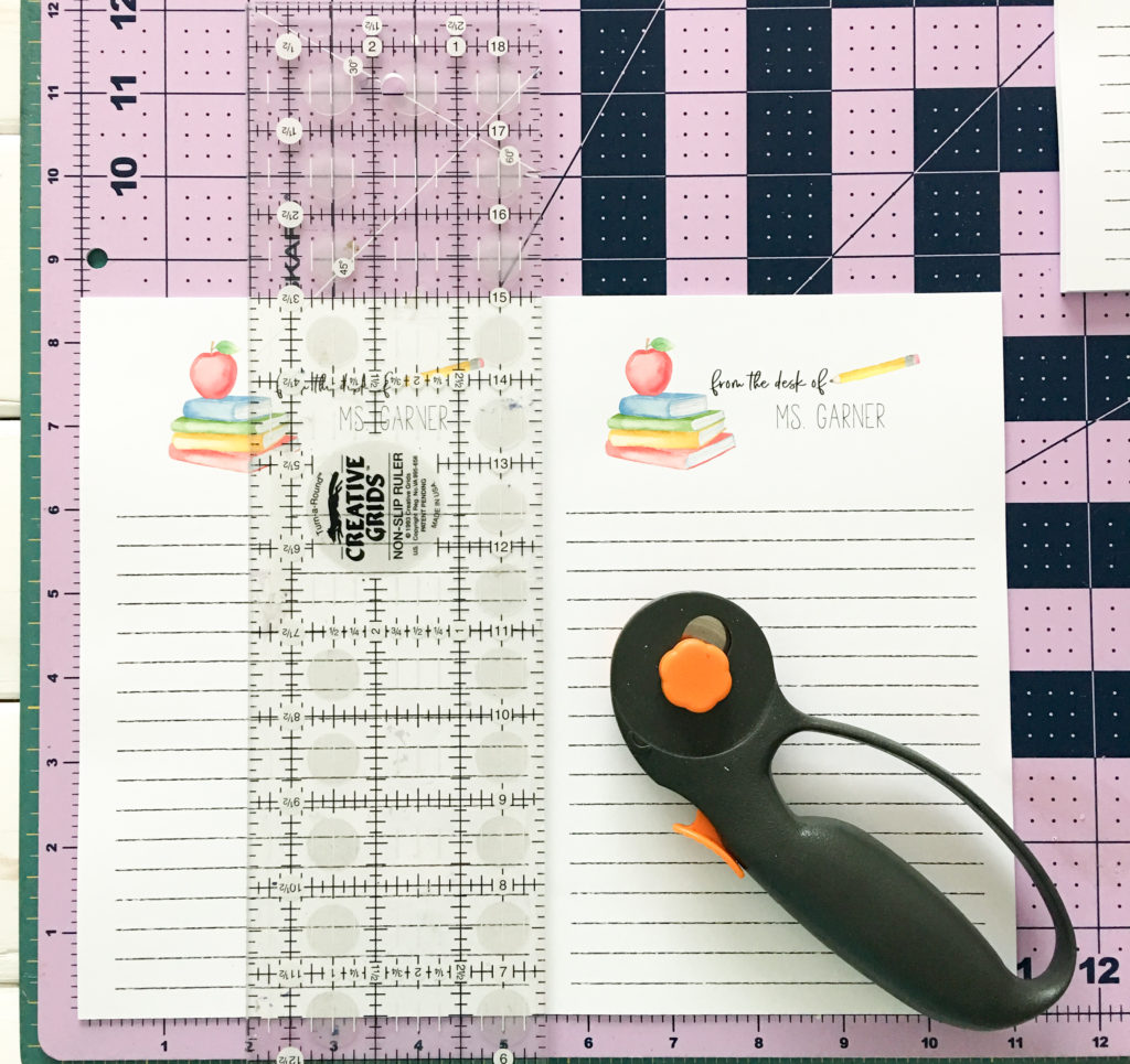 How to make a DIY personalized notepad + free printable template. Great teacher gift idea!